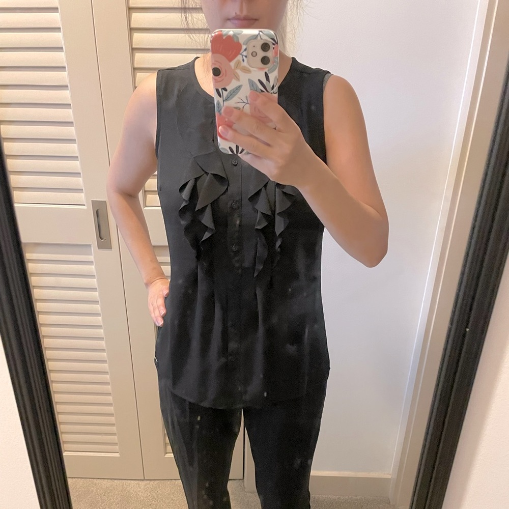 💜 5 for $25 Tommy Hilfiger black ruffle button blouse